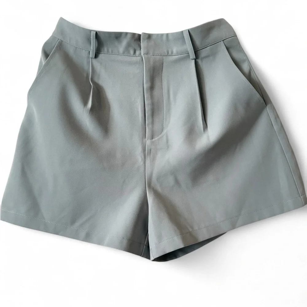 SOLD - 7 For All Mankind | High-Waisted Pleated Shorts | Blue | Size 8 | BNWT - Picture 3 of 6